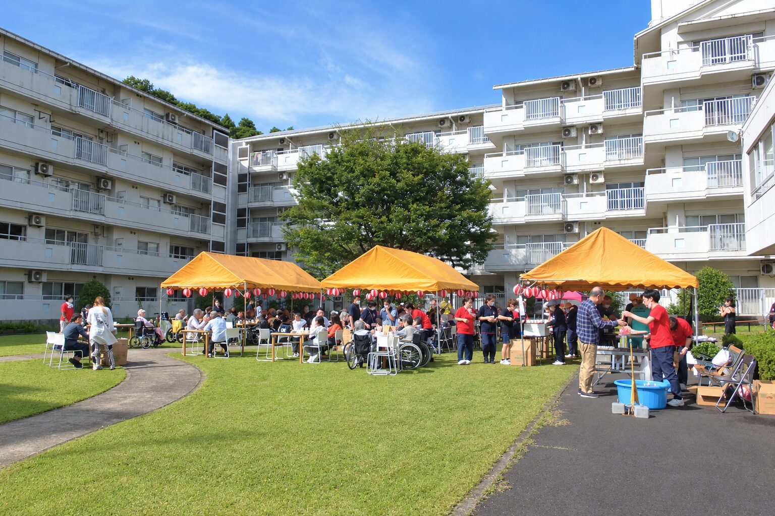 秋晴れの中庭で笑顔いっぱい！「秋祭り」を開催しました♪